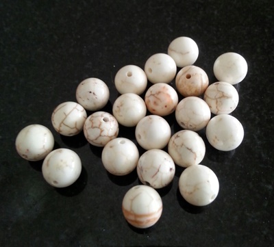 Round 8 mm dyed Howlite beads